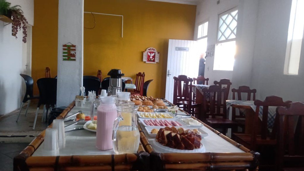 Mesa de café da manhã preparada